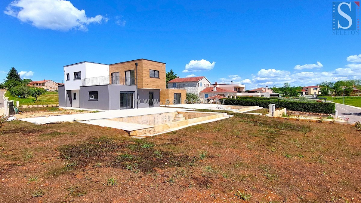 Nuova e moderna casa bifamiliare con piscina nelle vicinanze di Poreč-Parenzo