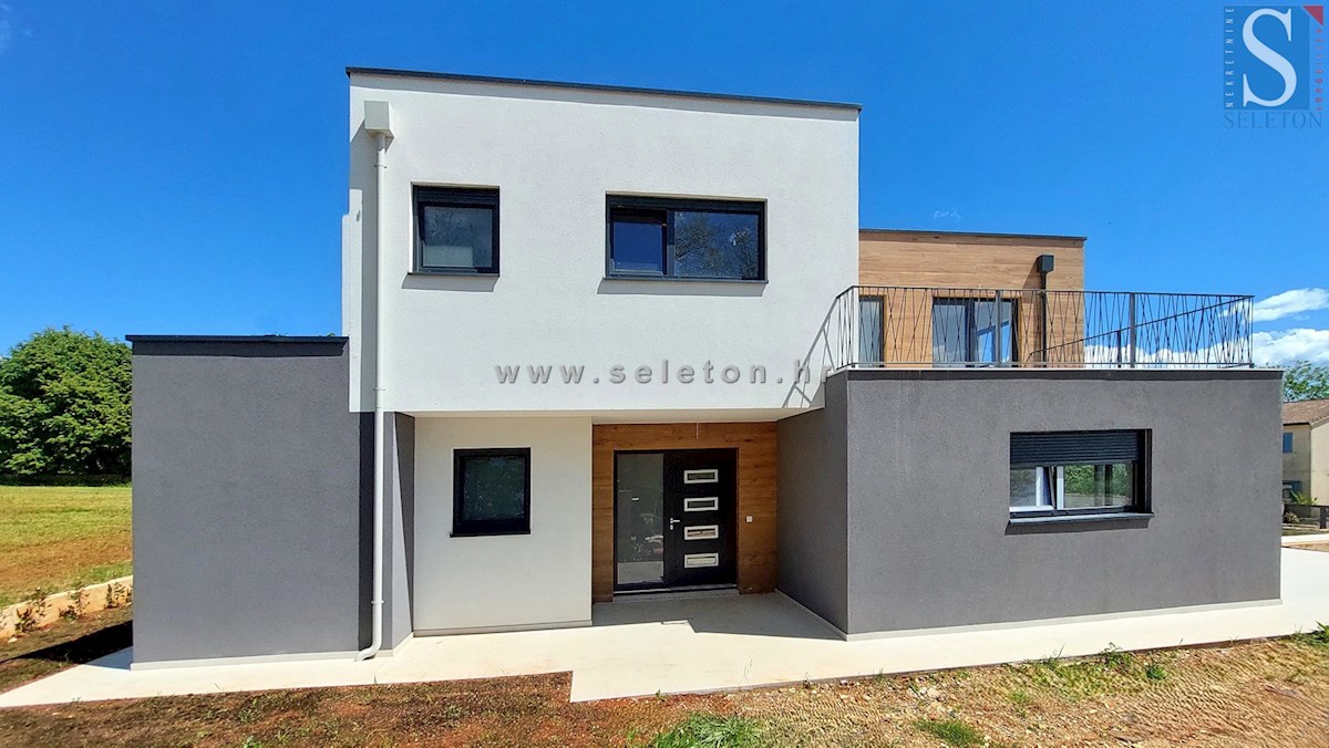 Nuova e moderna casa bifamiliare con piscina nelle vicinanze di Poreč-Parenzo