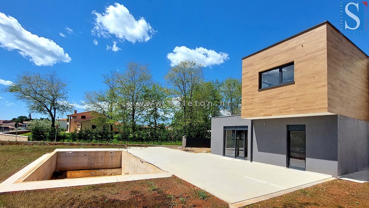 Nuova e moderna casa bifamiliare con piscina nelle vicinanze di Poreč-Parenzo