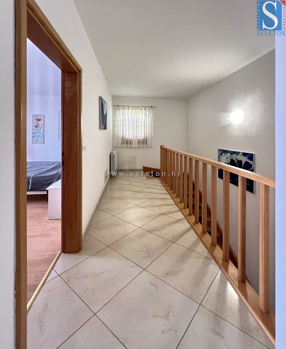 Poreč-Parenzo, casa indipendente di 160 m2 con piscina