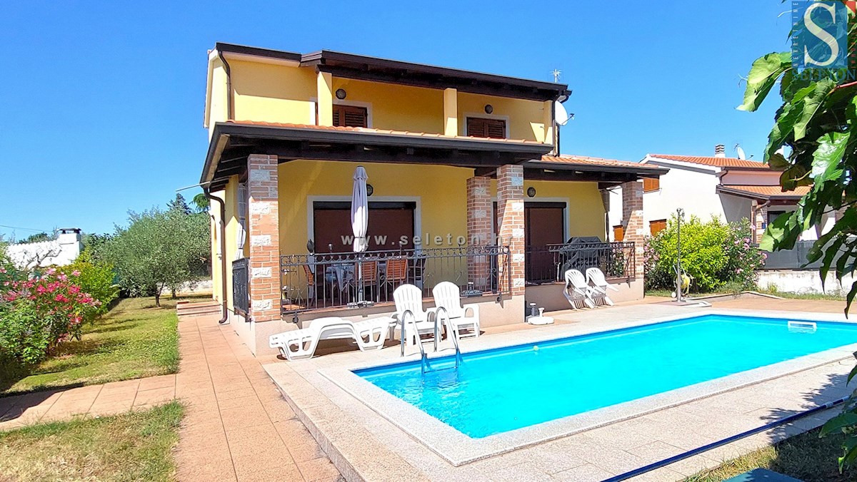 Poreč-Parenzo, casa indipendente di 160 m2 con piscina