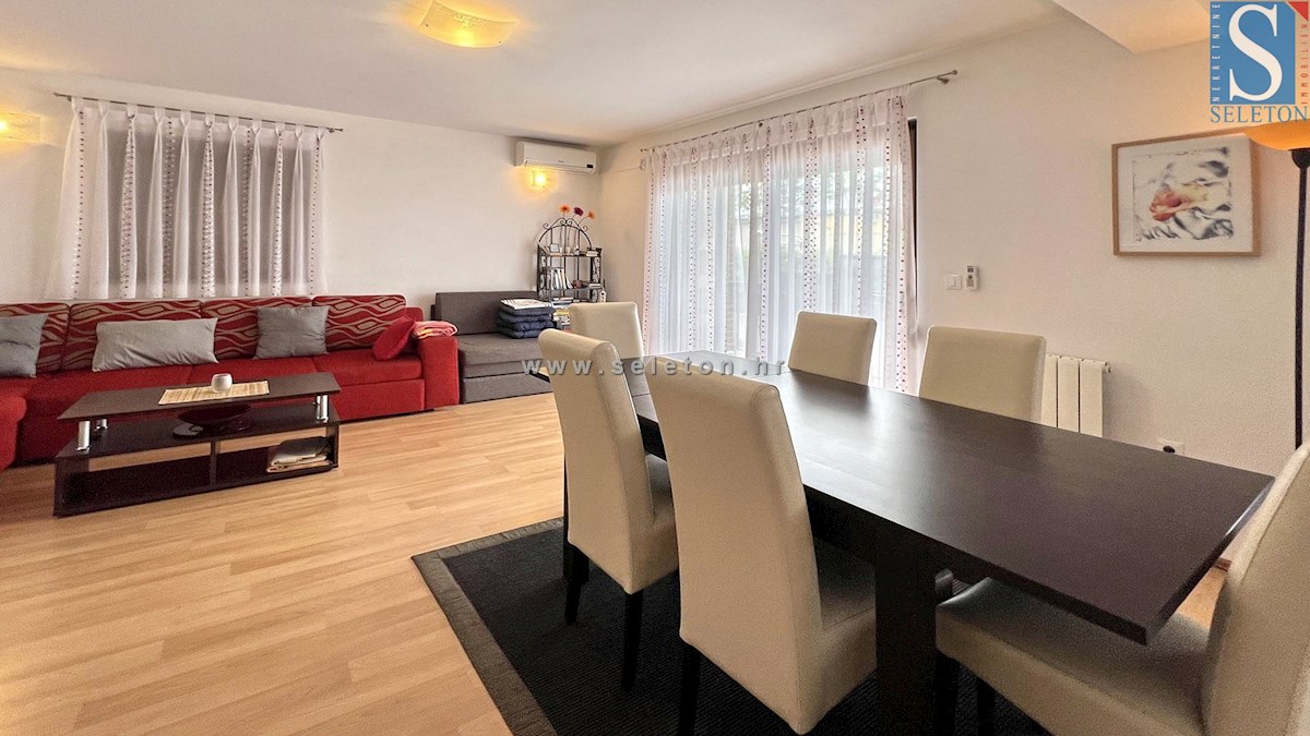 Poreč-Parenzo, casa indipendente di 160 m2 con piscina
