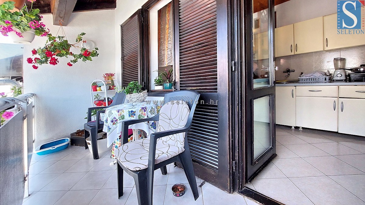 Appartamento di 38 m2 vicino al mare nella zona di Poreč-Parenzo