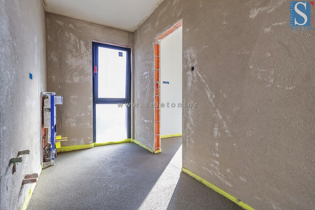 Moderna casa indipendente di 243 m2 con piscina di 36 m2 nelle vicinanze di Poreč-Parenzo - in costruzione