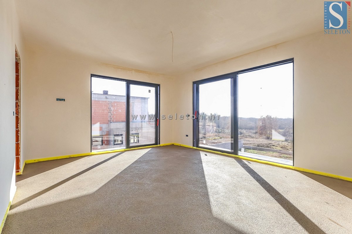 Moderna casa indipendente di 243 m2 con piscina di 36 m2 nelle vicinanze di Poreč-Parenzo - in costruzione