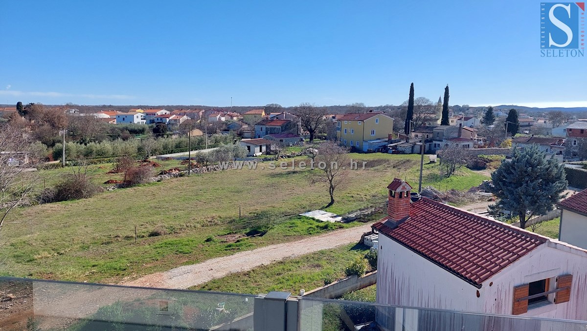 Istria, Poreč, nuovo appartamento di 82 m2 con vista mare vicino a Poreč-Parenzo, 2 posti auto e ripostiglio