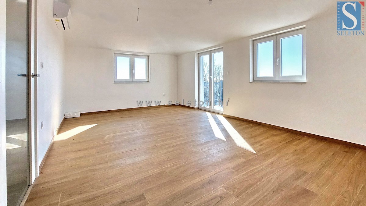 Istria, Poreč, nuovo appartamento di 82 m2 con vista mare vicino a Poreč-Parenzo, 2 posti auto e ripostiglio