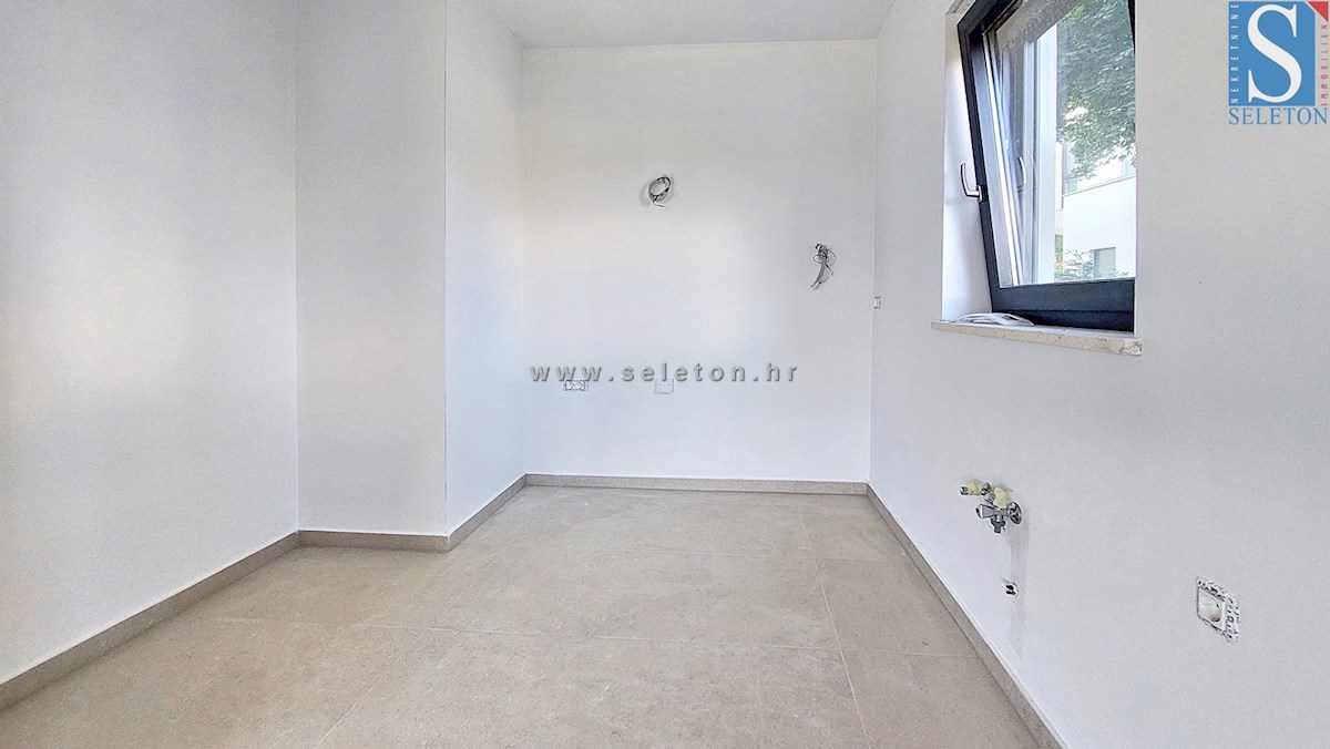 Nuovo appartamento nelle vicinanze di Poreč-Parenzo di 86 m2 con giardino privato do 146 m2