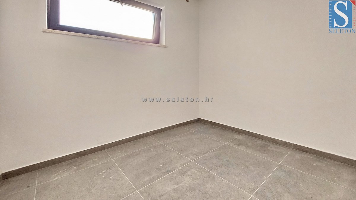 Nuovo appartamento nelle vicinanze di Poreč-Parenzo di 86 m2 con giardino privato do 146 m2