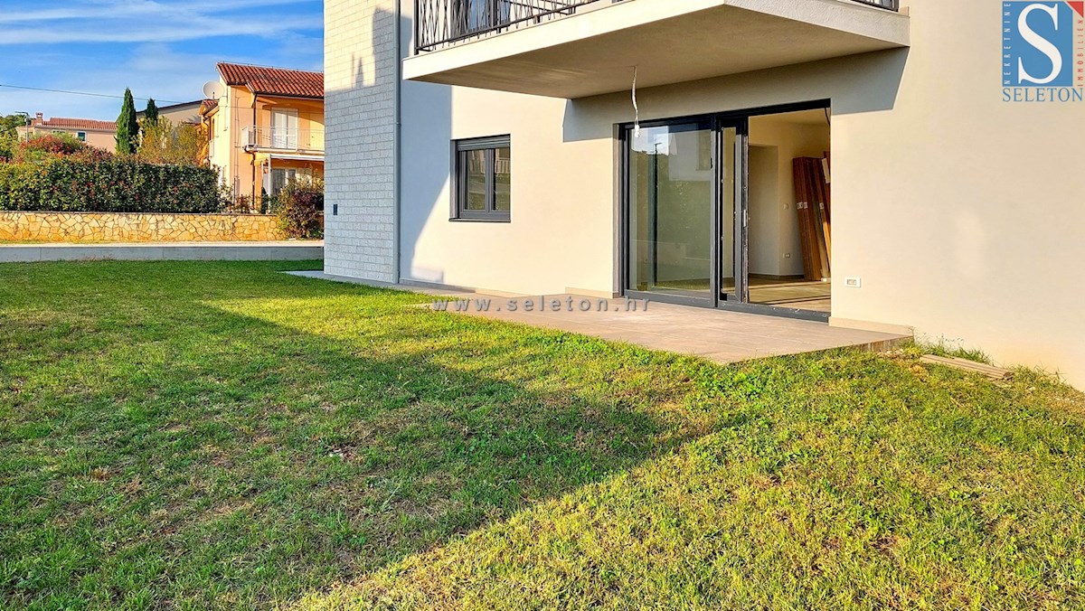 Nuovo appartamento nelle vicinanze di Poreč-Parenzo di 94 m2 con giardino di 146 m2