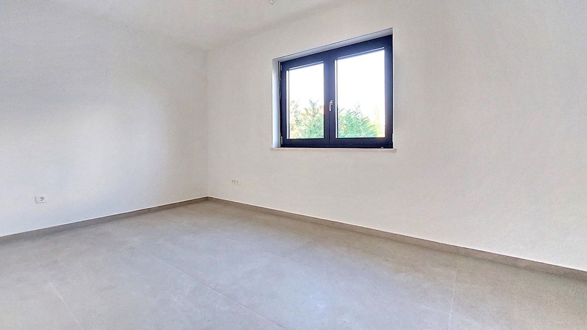 Nuovo appartamento nelle vicinanze di Poreč-Parenzo di 94 m2 con giardino di 146 m2