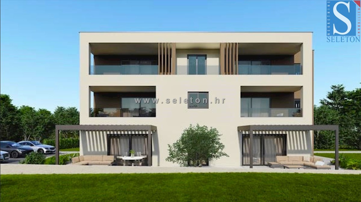 Poreč-Parenzo, appartamento in costruzione di 74 m2 + terrazza 15 m2, giardino privato, 800 m dal mare / 1 km dal centro