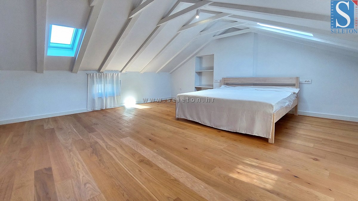 Poreč-Parenzo - dintorni, appartamento completamente ristrutturato su due piani di 85 m2