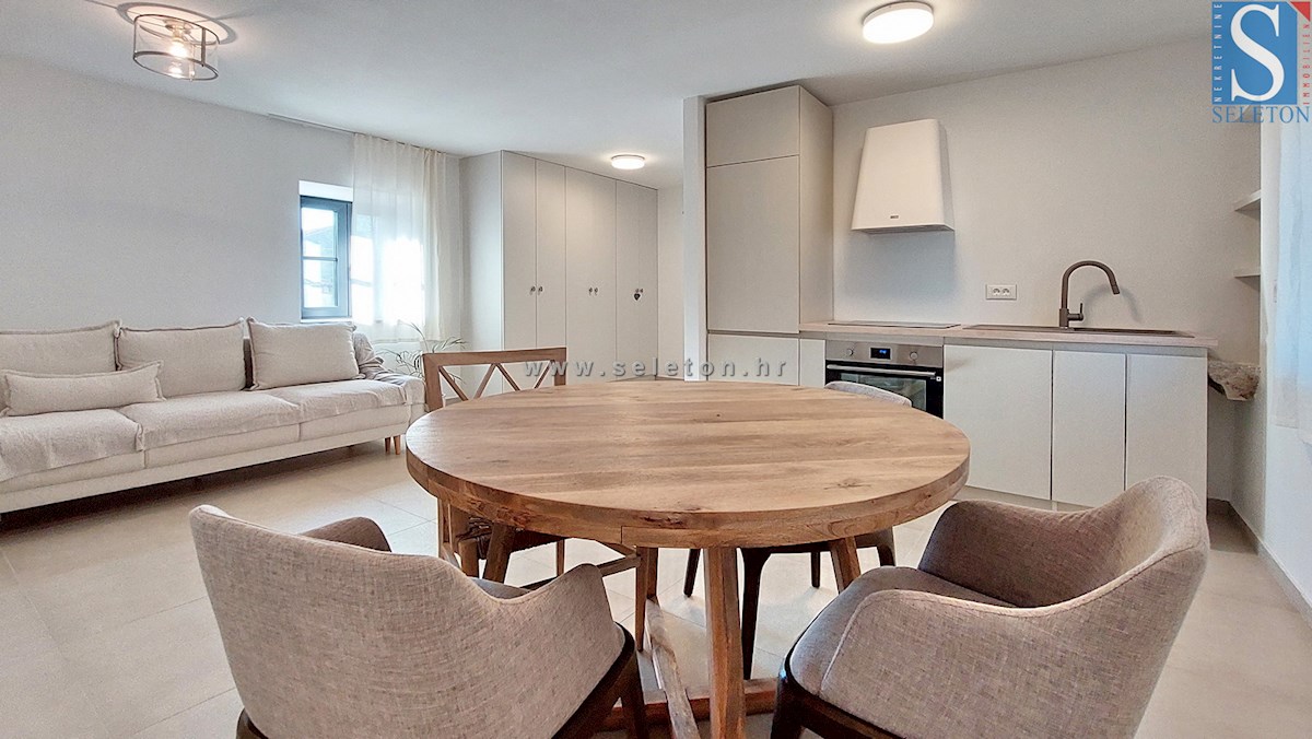 Poreč-Parenzo - dintorni, appartamento completamente ristrutturato su due piani di 85 m2