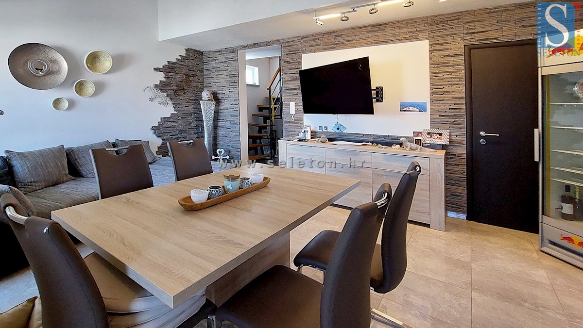 Funtana, appartamento arredato su due piani di 76 m2