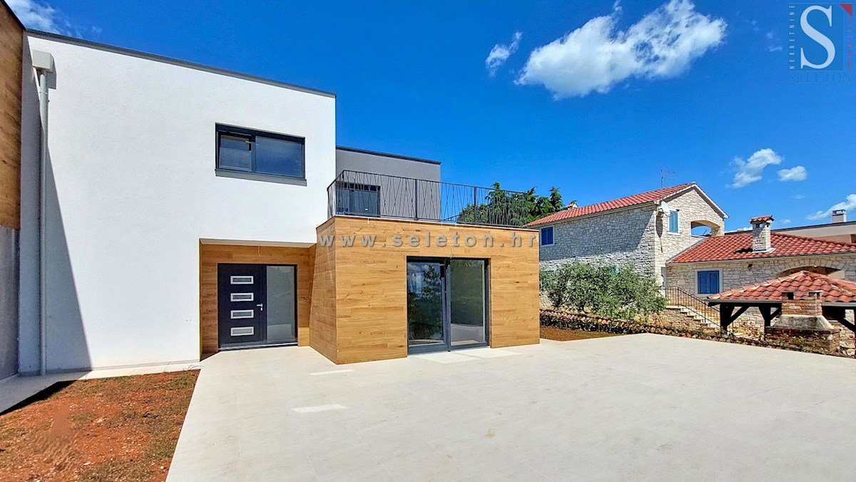 Nuova e moderna casa bifamiliare di 131 mq con piscina nelle vicinanze di Poreč-Parenzo