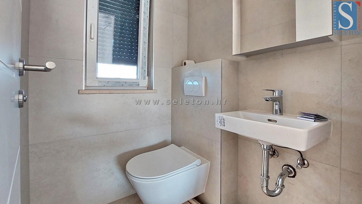 Poreč-Parenzo - dintorni, nuovo appartamento di 68 m2, 3 camere da letto, 2 posti auto