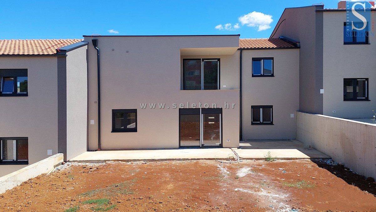 Poreč-Parenzo - dintorni, nuovo appartamento di 68 m2, 3 camere da letto, 2 posti auto