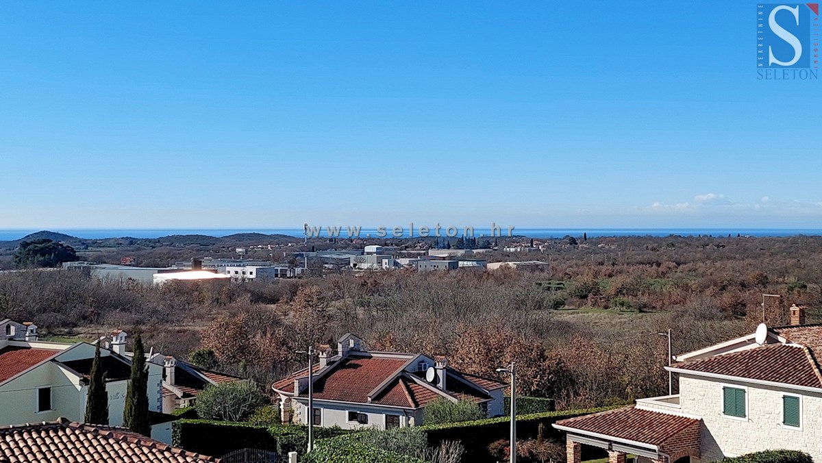 Istria, Poreč, nuovo appartamento di 82 m2 con vista mare vicino a Poreč-Parenzo, 2 posti auto e ripostiglio