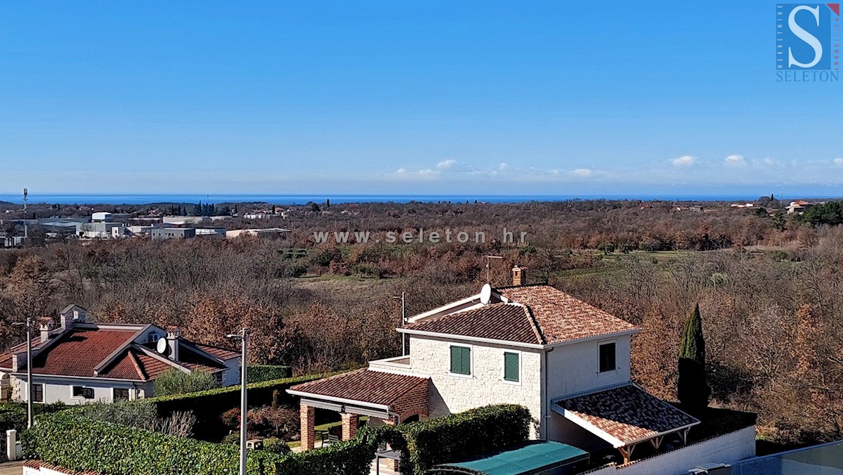 Istria, Poreč, nuovo appartamento di 82 m2 con vista mare vicino a Poreč-Parenzo, 2 posti auto e ripostiglio