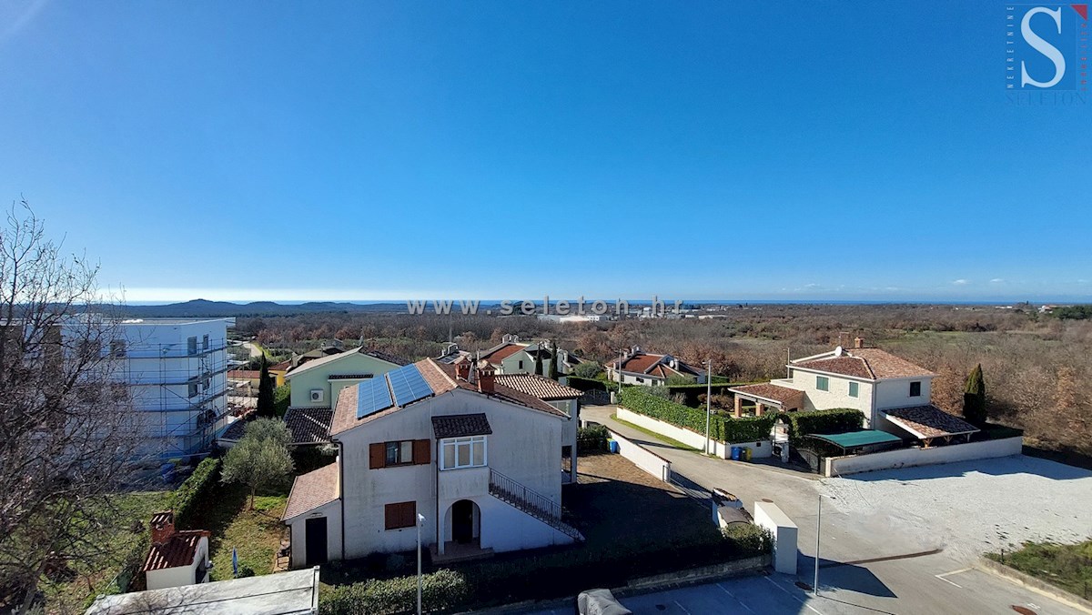 Istria, Poreč, nuovo appartamento di 82 m2 con vista mare vicino a Poreč-Parenzo, 2 posti auto e ripostiglio