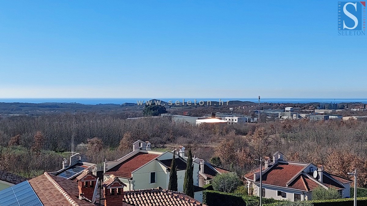 Istria, Poreč, nuovo appartamento di 82 m2 con vista mare vicino a Poreč-Parenzo, 2 posti auto e ripostiglio