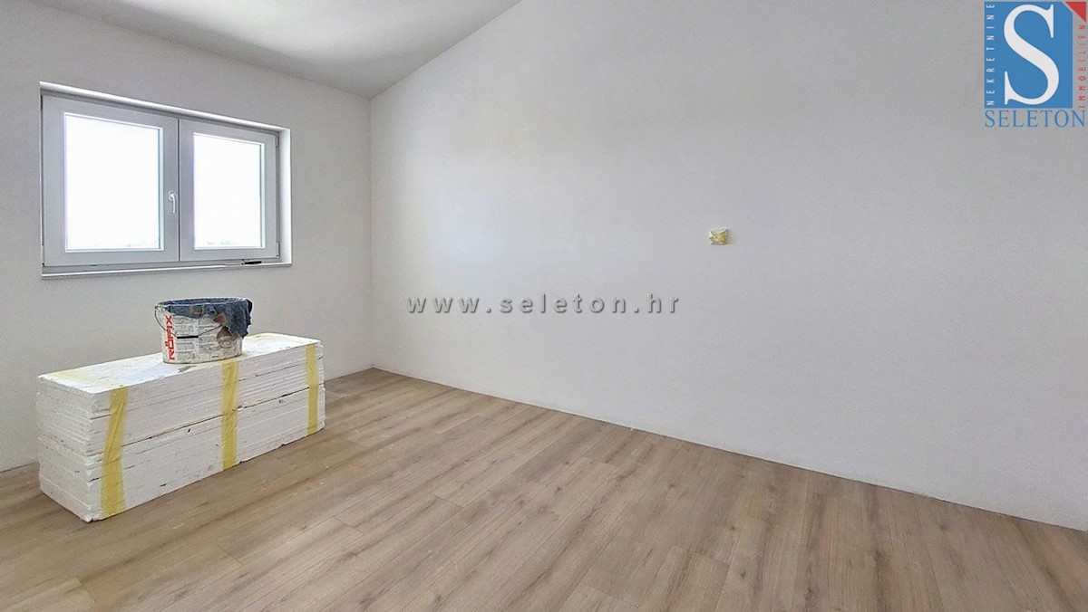 Appartamento a Parenzo di 82 m2 con vista mare