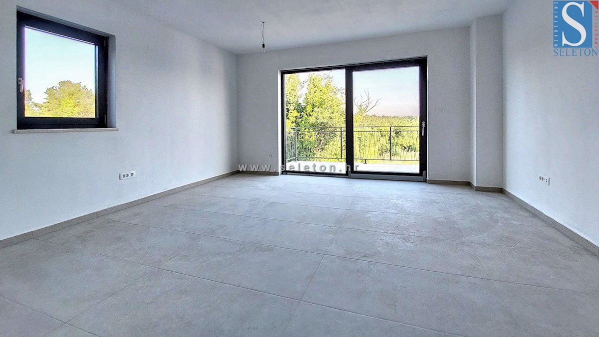 Nuovo appartamento nelle vicinanze di Parenzo di 94 m2 con una grande terrazza sul tetto di 84 m2