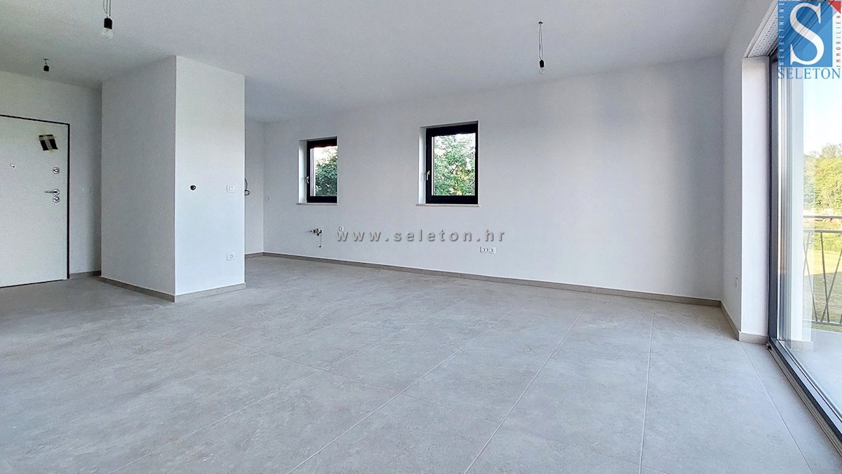 Nuovo appartamento nelle vicinanze di Parenzo di 94 m2 con una grande terrazza sul tetto di 84 m2