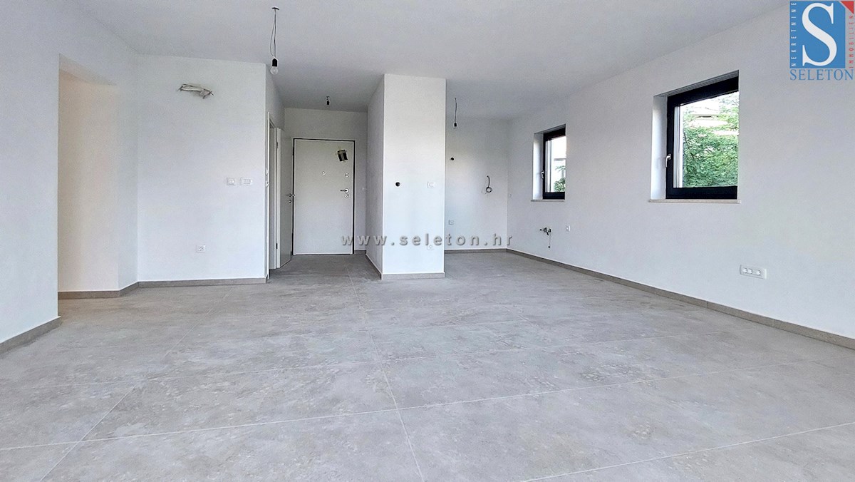 Nuovo appartamento nelle vicinanze di Parenzo di 94 m2 con una grande terrazza sul tetto di 84 m2