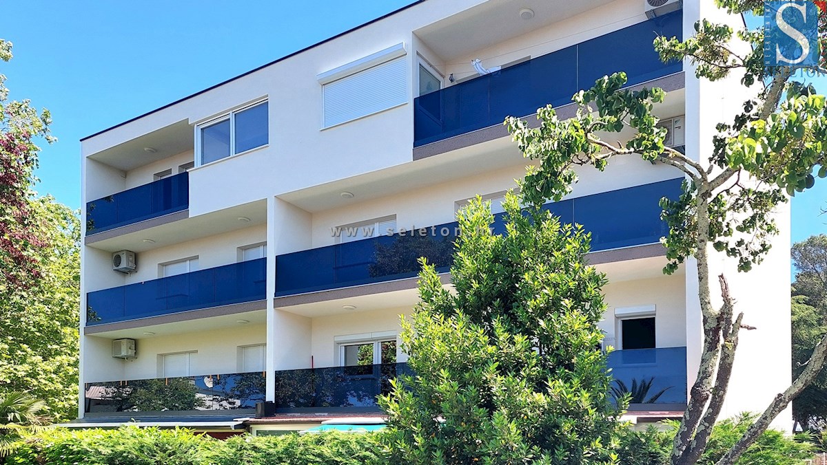 Appartamento a Poreč-Parenzo di 68 m2, vicino al centro e alla spiaggia