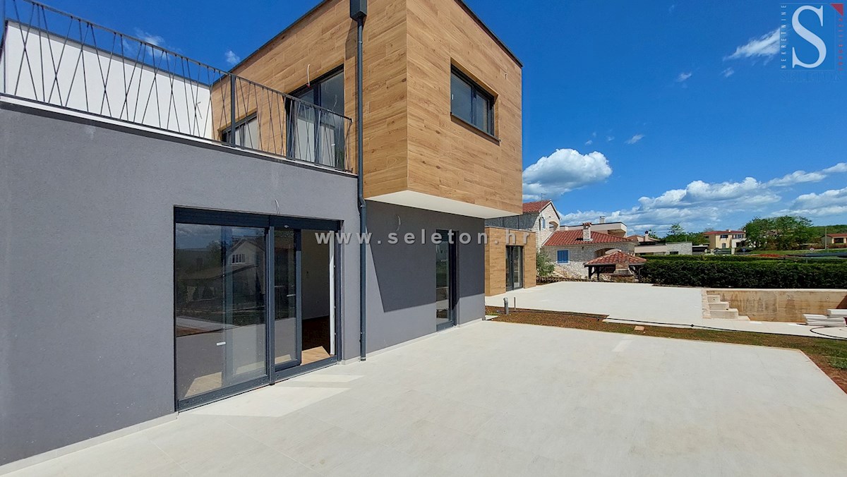 Nuova e moderna casa bifamiliare con piscina nelle vicinanze di Poreč-Parenzo