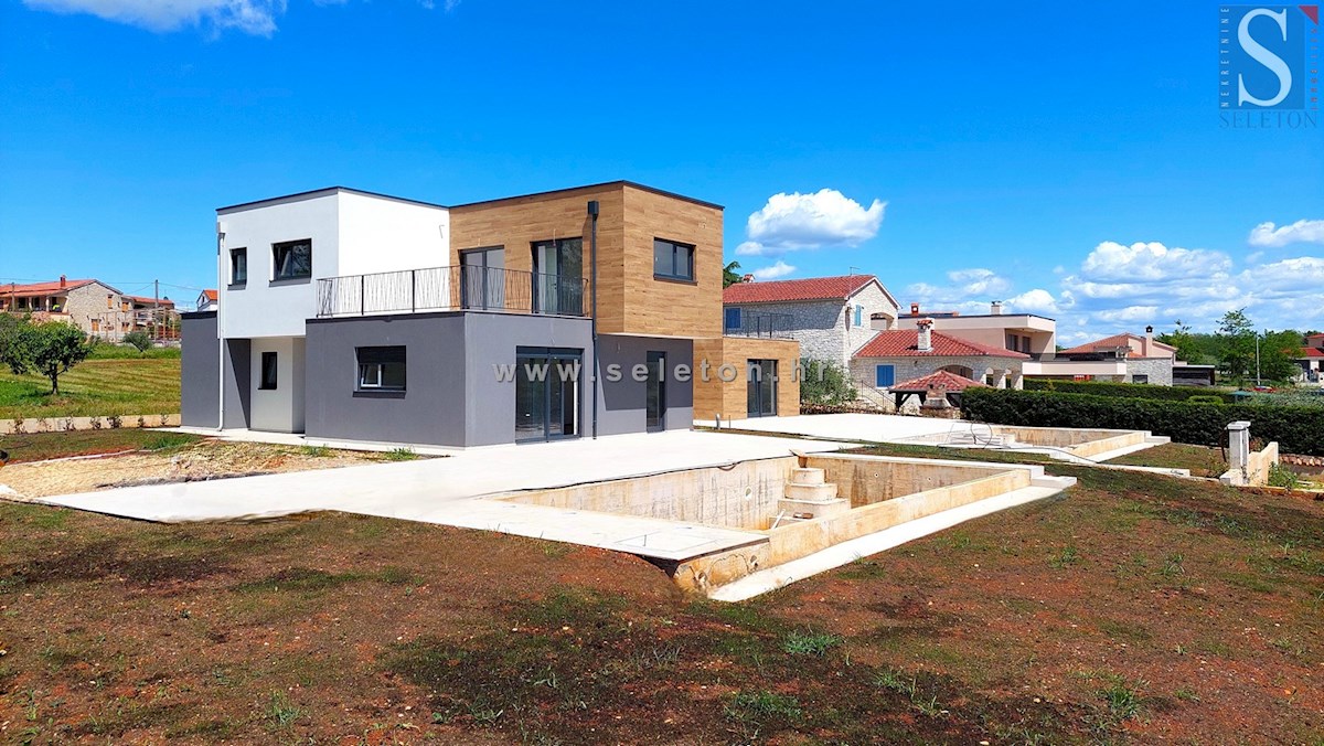 Nuova e moderna casa bifamiliare con piscina nelle vicinanze di Poreč-Parenzo
