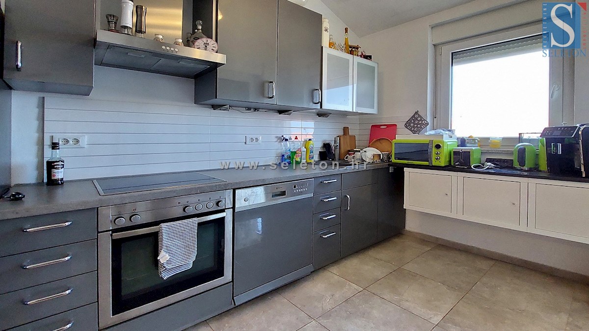 Poreč - Funtana, appartamento arredato su due piani di 76 m2