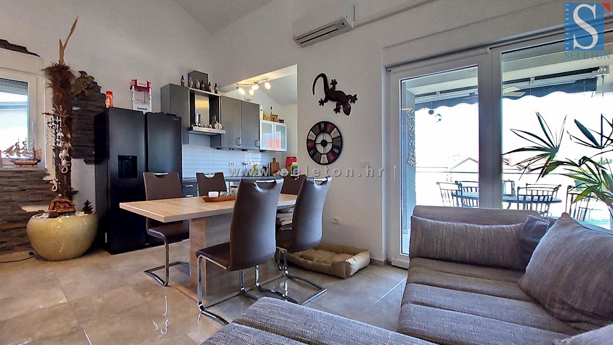 Poreč - Funtana, appartamento arredato su due piani di 76 m2