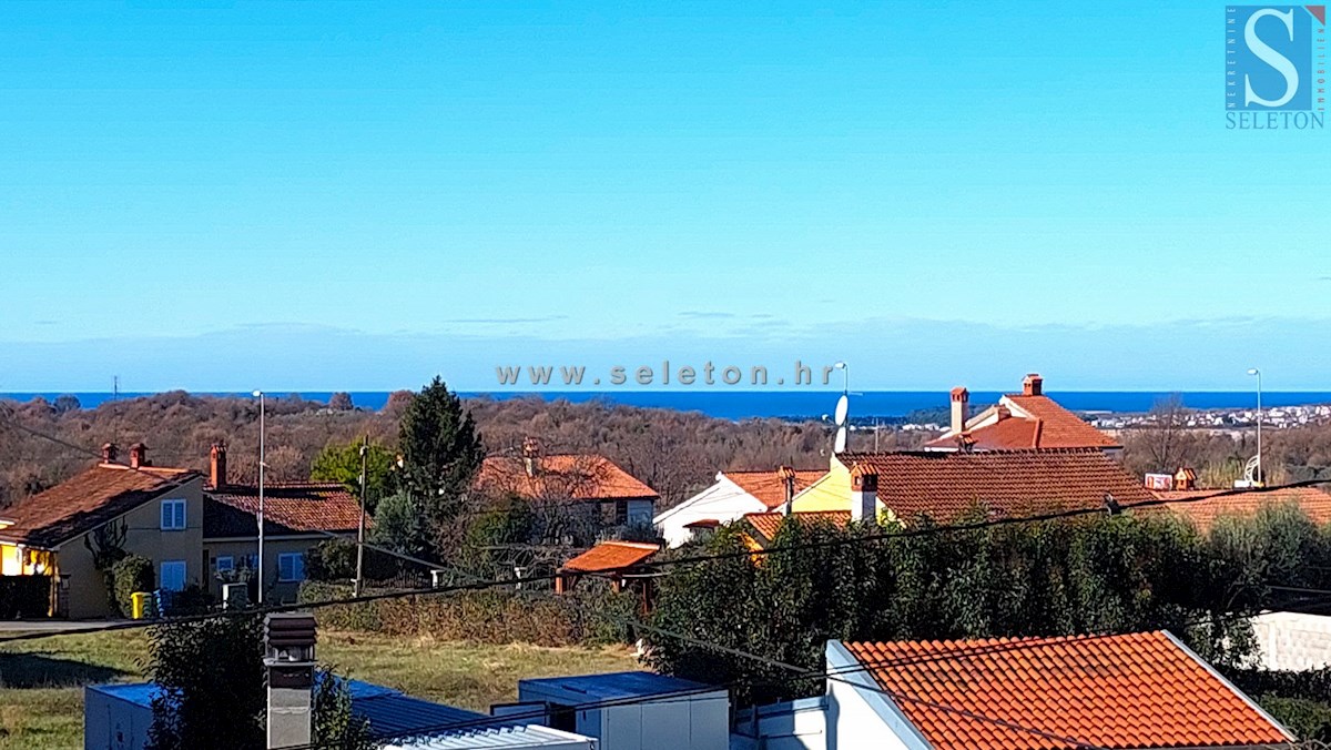 Poreč-Parenzo - nuovo appartamento di 66 m2, 2° piano, vista mare, ASCENSORE, 2 posti auto