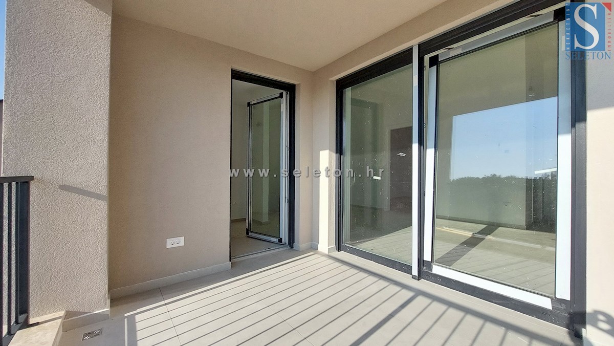 Poreč-Parenzo - dintorni, nuovo appartamento di 68 m2, 3 camere da letto, 2 posti auto