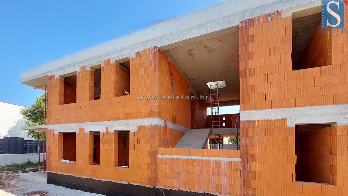 Poreč-Parenzo, nuovo appartamento di 73 m2, 1° piano - in costruzione