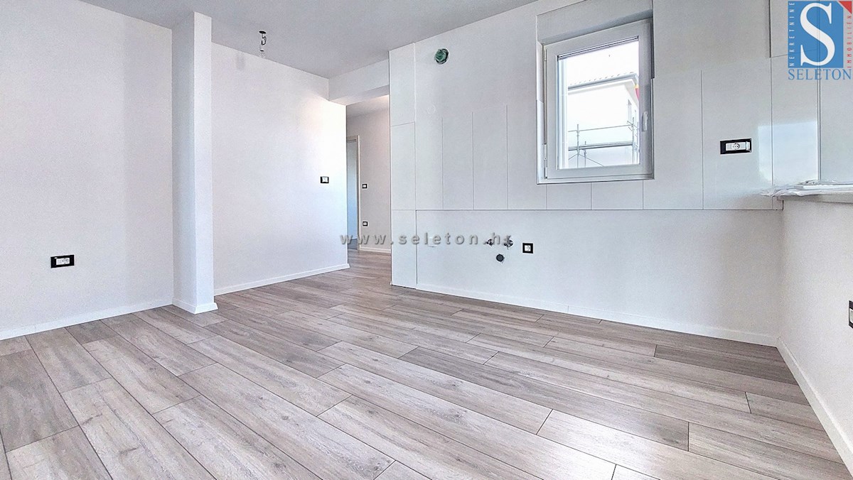 Poreč-Parenzo - nuovo appartamento di 65 m2 nelle vicinanze, 1. piano
