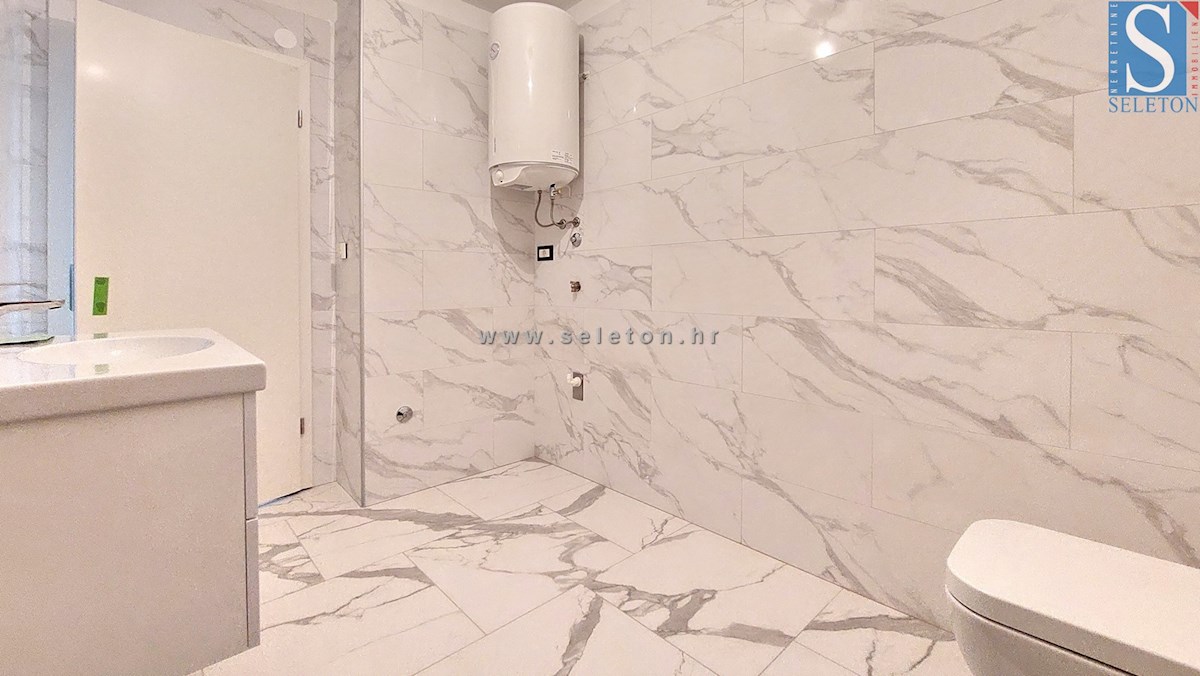 Poreč-Parenzo - nuovo appartamento di 65 m2 nelle vicinanze, 1. piano