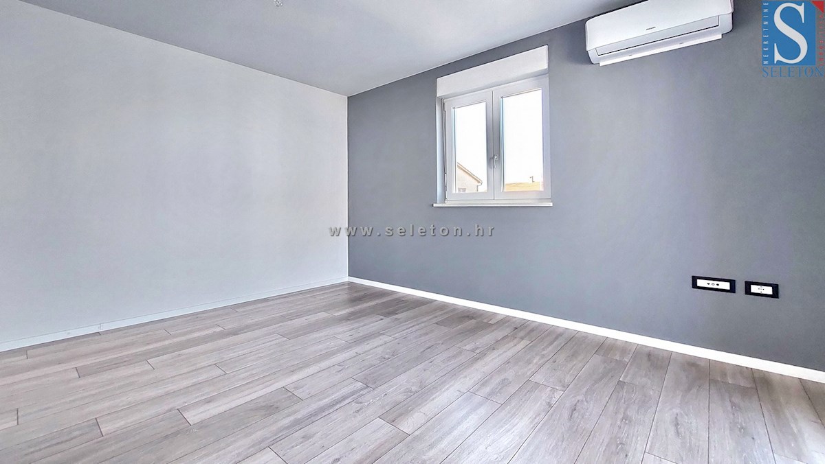 Poreč-Parenzo - nuovo appartamento di 65 m2 nelle vicinanze, 1. piano