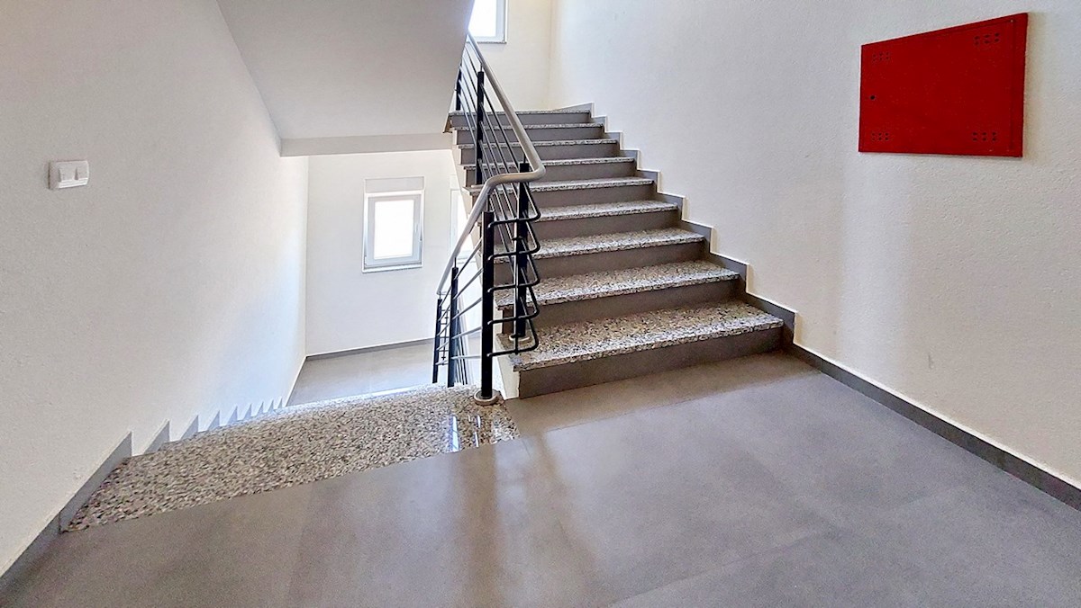 Istria, nuovo appartamento nelle vicinanze di Poreč-Parenzo di 72 m2 con giardino di 200 m2