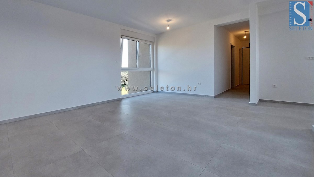 Istria, Poreč, nuovo appartamento di 67 m2 con vista mare, ASCENSORE, 2 posti auto