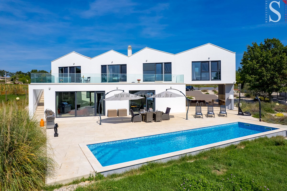 Istria, Poreč-Parenzo - dintorni, villa moderna di 437 m2 con piscina e ampio giardino