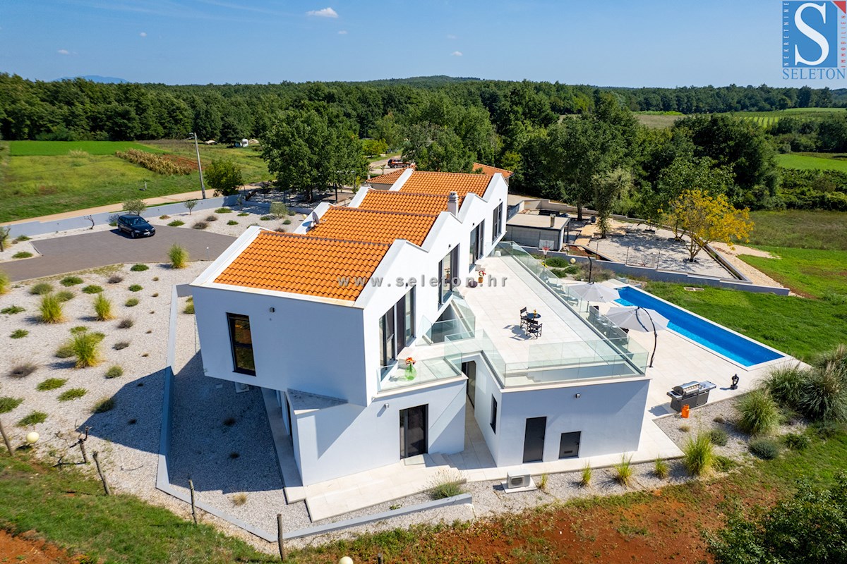 Istria, Poreč-Parenzo - dintorni, villa moderna di 437 m2 con piscina e ampio giardino
