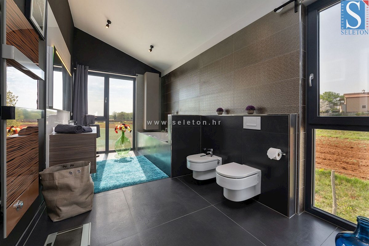 Istria, Poreč-Parenzo - dintorni, villa moderna di 437 m2 con piscina e ampio giardino