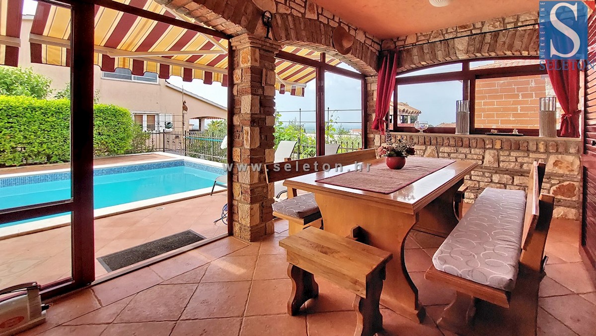 Istria - casa con piscina e vista mare vicino a Parenzo