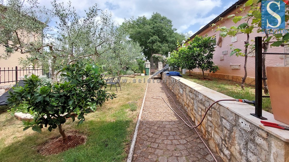 Istria - casa con piscina e vista mare vicino a Parenzo