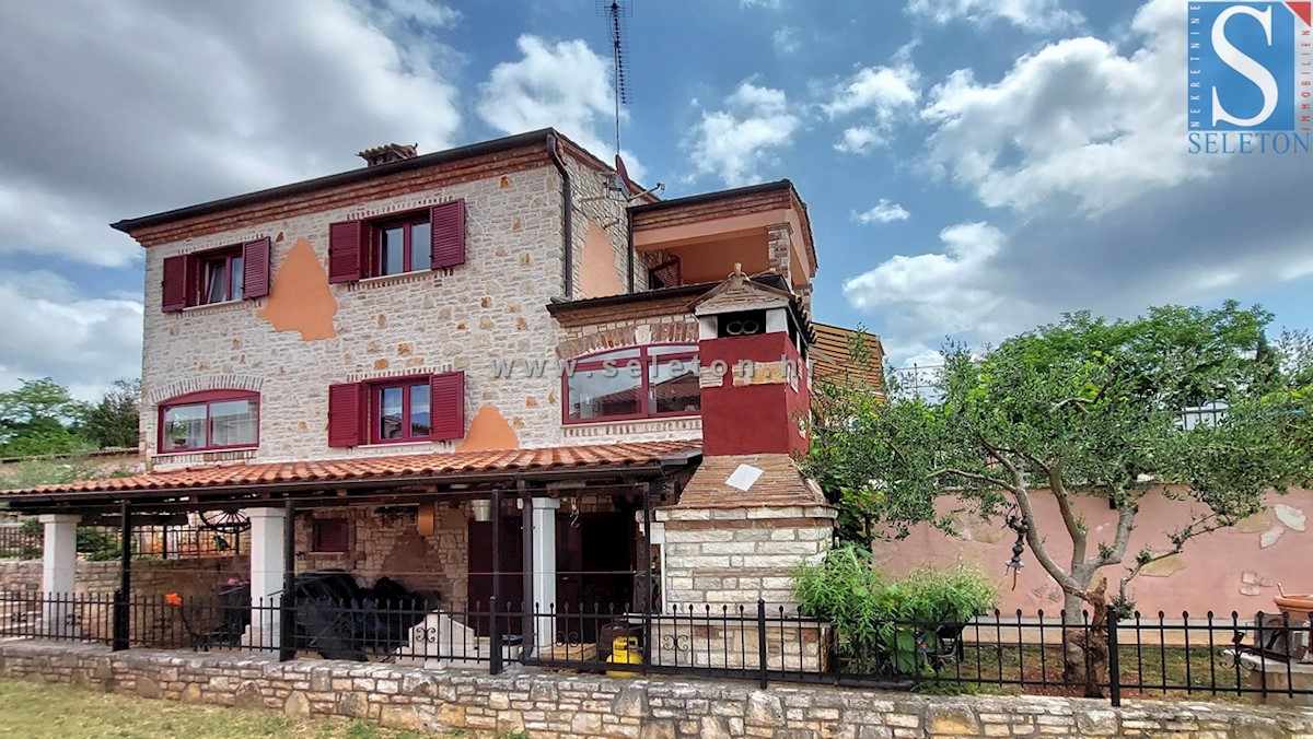 Istria - casa con piscina e vista mare vicino a Parenzo