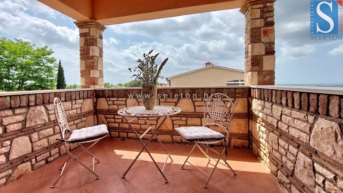 Istria - casa con piscina e vista mare vicino a Parenzo